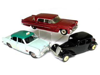 Lot 242 - DINKY TOYS (FRANCE) (3)