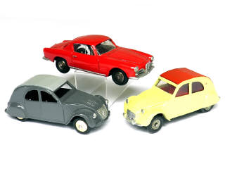 Lot 246 - DINKY TOYS (FRANCE) (3)
