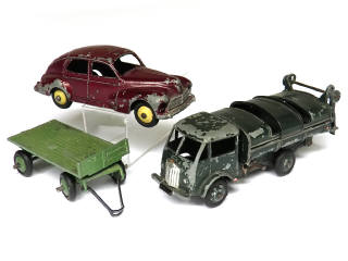 Lot 255 - DINKY TOYS (FRANCE) (3)