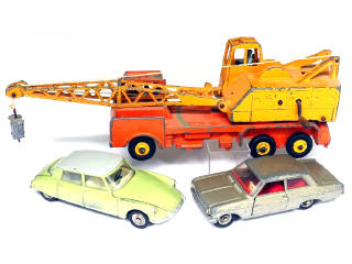 Lot 256 - DINKY TOYS (FRANCE) (3)