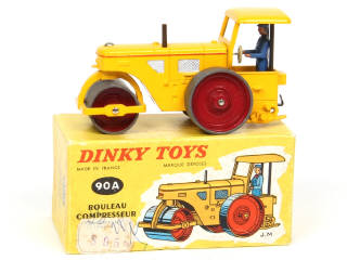 Lot 214 - DINKY TOYS (FRANCE) (1)