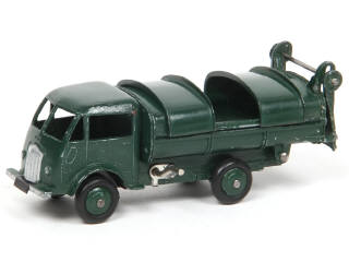 Lot 100 - DINKY TOYS (FRANCE) (1)