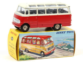 Lot 589 - DINKY TOYS (FRANCE) (1)