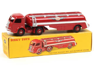 Lot 596 - DINKY TOYS (FRANCE) (1)