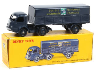 Lot 597 - DINKY TOYS (FRANCE) (1)