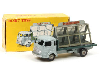 Lot 601 - DINKY TOYS (FRANCE) (1)