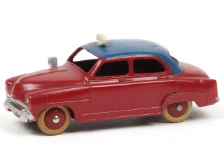 Lot 476 - DINKY TOYS (FRANCE) (1)