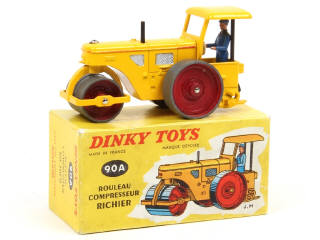Lot 605 - DINKY TOYS (FRANCE) (1)