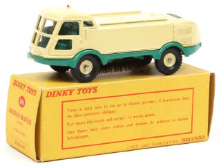 Lot 608 - DINKY TOYS (FRANCE) (1)
