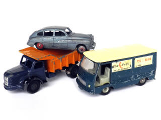 Lot 292 - DINKY TOYS (FRANCE) (3)