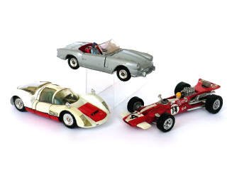 Lot 301 - DINKY TOYS (3)
