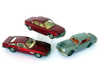 Lot 302 - DINKY TOYS (GB) (3)