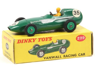 Lot 557 - DINKY TOYS (GB) (1)