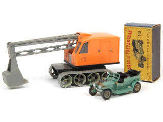 Lot 234 - DIVERS (2)