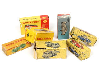 Lot 242 - DIVERS (7)