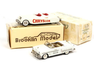 Lot 236 - DIVERS (2)