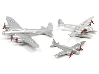 Lot 144 - DINKY TOYS (GB) (3)