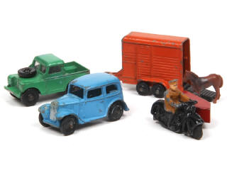 Lot 160 - DINKY TOYS (GB) (4)
