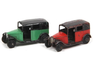Lot 140 - DINKY TOYS (GB) (2)
