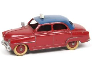 Lot 194 - DINKY TOYS (FRANCE) (1)