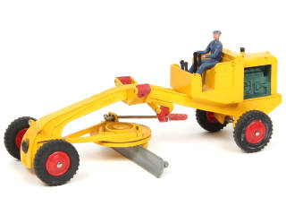 Lot 211 - DINKY TOYS (FRANCE) (1)