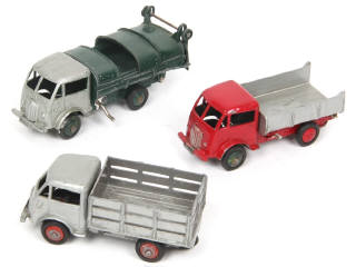 Lot 235 - DINKY TOYS (FRANCE) (3)