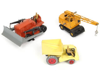 Lot 279 - DINKY TOYS (GB) (3)