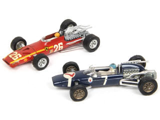 Lot 283 - DIVERS (2)