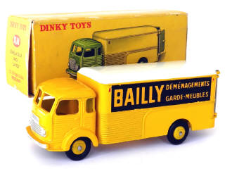 Lot 285 - DINKY TOYS (FRANCE) (1)