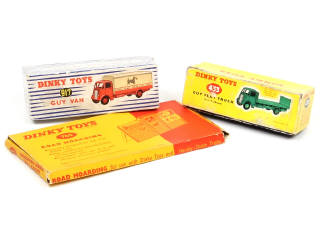 Lot 381 - DINKY TOYS (GB) (3)