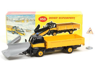 Lot 366 - DINKY TOYS (GB) (1)