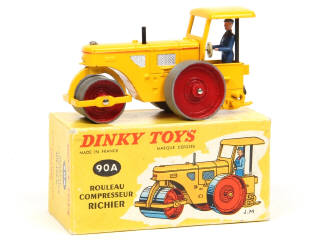 Lot 495 - DINKY TOYS (FRANCE) (1)