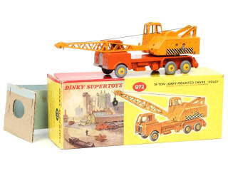 Lot 370 - DINKY TOYS (GB) (1)