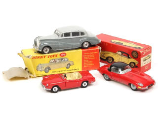 Lot 380 - DINKY TOYS (GB) (3)