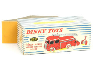 Lot 395 - DINKY TOYS (FRANCE) (1)