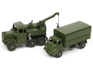 Lot 374 - DINKY TOYS (GB) (2)