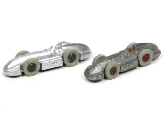 Lot 373 - DINKY TOYS (GB) (2)