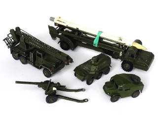Lot 260 - DINKY TOYS (GB) (5)