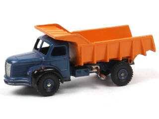 Lot 348 - DINKY TOYS (FRANCE) (1)