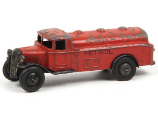 Lot 379 - DINKY TOYS (GB) (1)