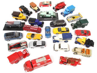 Lot 226 - DIVERS (27)