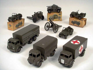 Lot 924 - DINKY TOYS & BRITAINS (9)