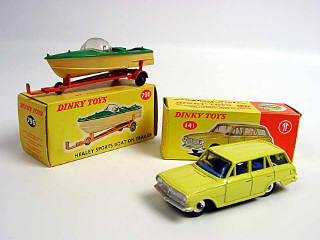 Lot 733 - DINKY TOYS (GB) (2)