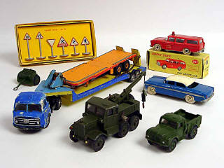 Lot 902 - DINKY TOYS & C.I.J (7)