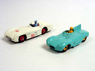 Lot 730 - DINKY TOYS (GB) (2)