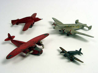 Lot 774 - DIVERS (4)