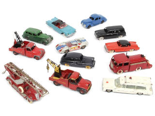 Lot 389 - DINKY TOYS (12)