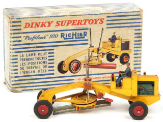 Lot 496 - DINKY TOYS (FRANCE) (1)