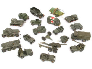 Lot 390 - DINKY TOYS (16)