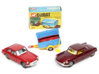 Lot 252 - CORGI TOYS (GB) (3)